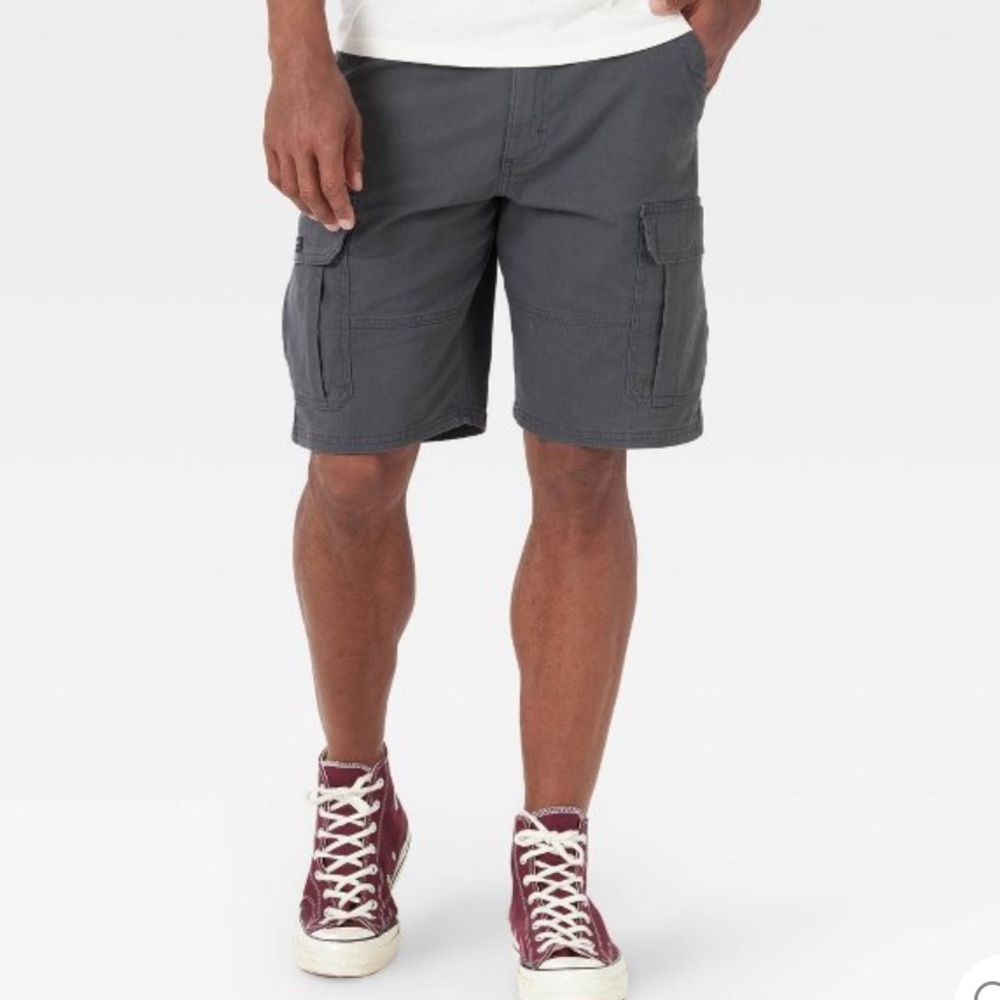 NWT Wrangler Relaxed Fit Flex Mid Rise Cargo Shorts 6 Pockets Dark Gray Size 32